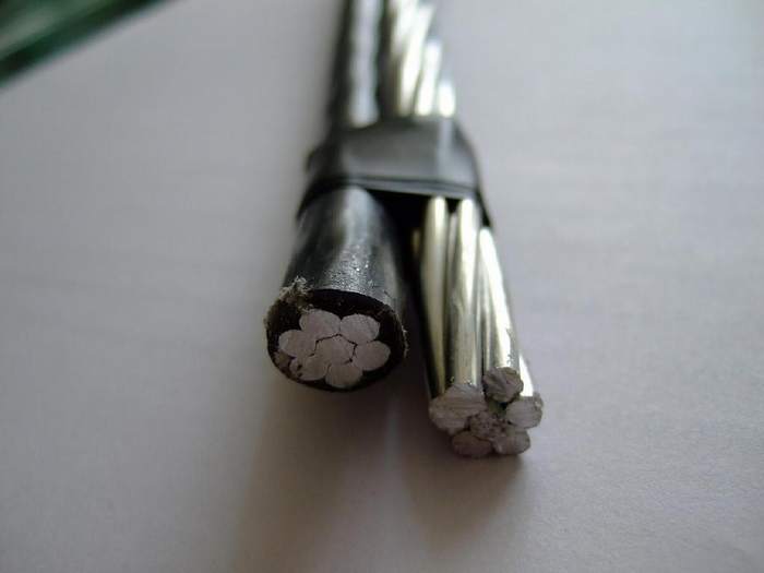 
                                 Aluminiumstromleitung Freileitung obenliegendes ABC-Kabel                            