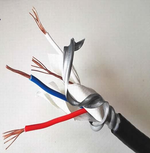  Multi Conductor, les câbles de commande basse tension 600 V, UL Type câble Mc-Hl continuellement et soudé en carton ondulé (CCW) Câble d'armure