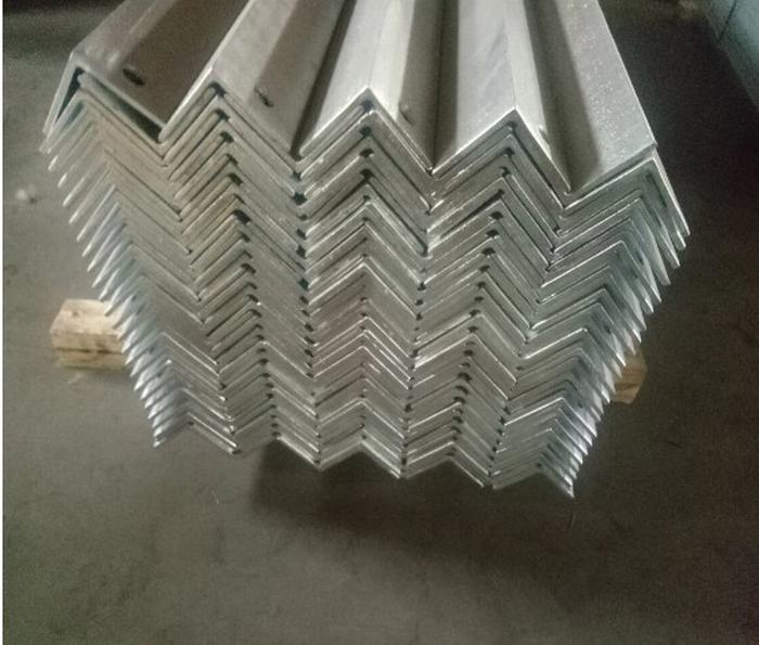 
                                 Угол стальной утюг 70x70x7мм                            