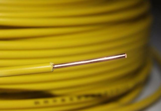 
                                 1,5 mm2 de 2,5 mm2 sólido o de cobre trenzado de cables eléctricos aislados en PVC                            