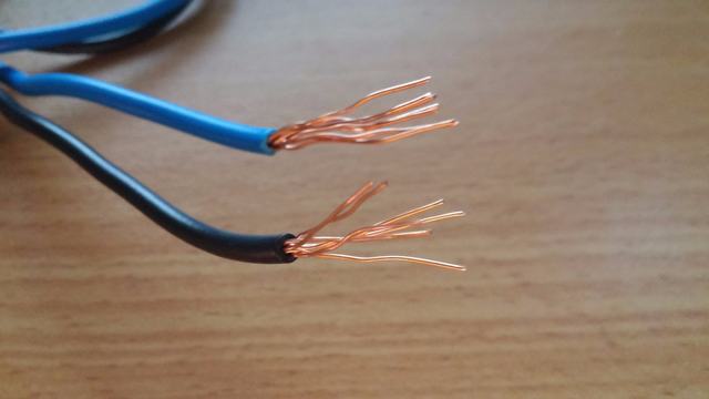 
                                 Fil souple 2,5 mm à 3 conducteurs du câble électrique                            